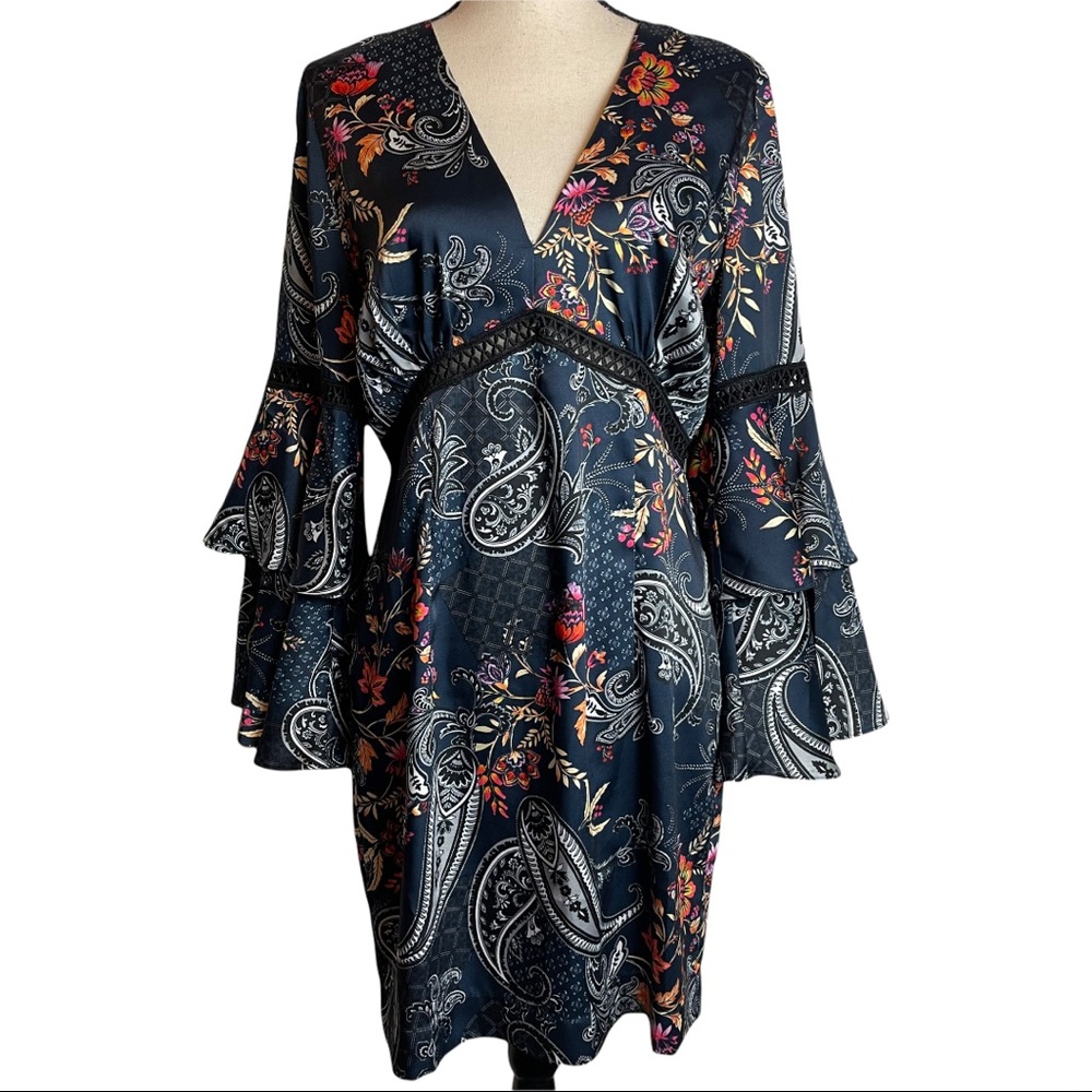 Alexia Admor Dress V-Neck Tiered Bell Sleeves Paisley Floral Size 8